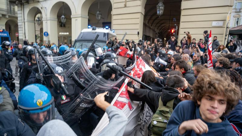 Nella foto gli scontri del 24 ottobre a Torino
