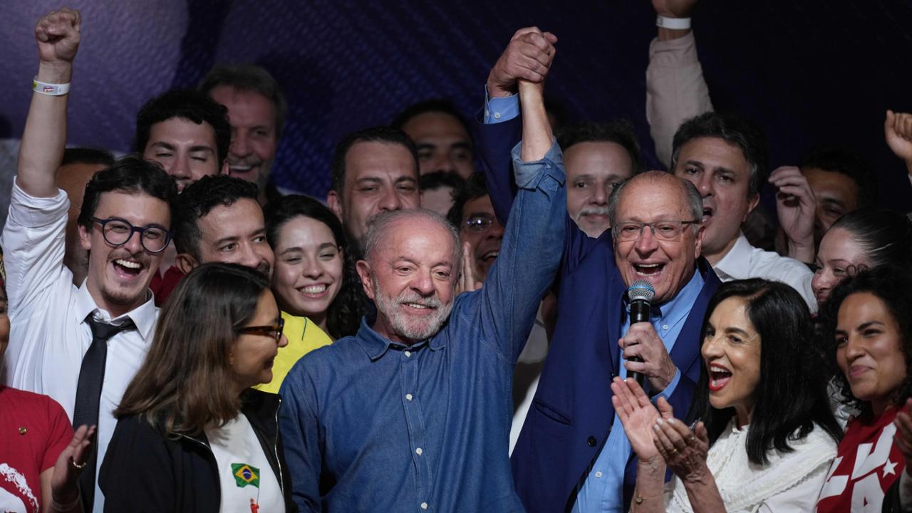Brasile, Lula rieletto col 51,7%. Caos nel Paese, Bolsonaro chiede l’annullamento, Trump lo sostiene