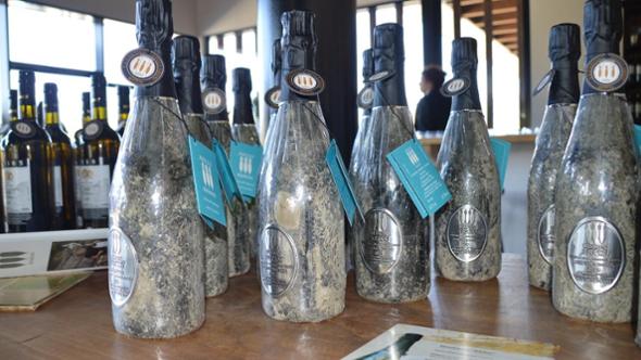 Una cantina a 60 metri sott’acqua: “Ecco il nostro spumante che matura nel mare”