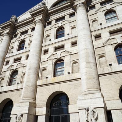Le Borse europee aprono in calo: timori per il Brent a 116 dollari e spread in risalita