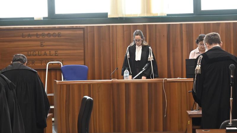 In corsia senza laurea, la falsa dottoressa ha visitato oltre 160 pazienti. Condannata