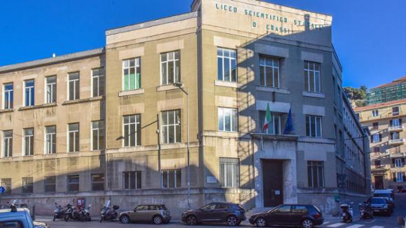 Torino, prof aggredito a scuola: studente lo colpisce con calci, pugni e una sedia — Italy