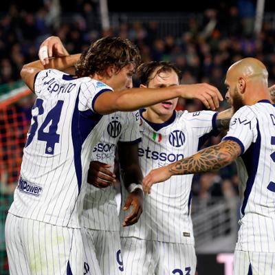L’Inter soffre a Venezia, ma con due autogol aggancia la Lazio