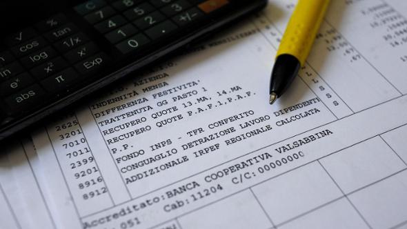 Manovra: tagli alle pensioni, Irpef giù per un anno e tassa su ricchi e società che espatriano
