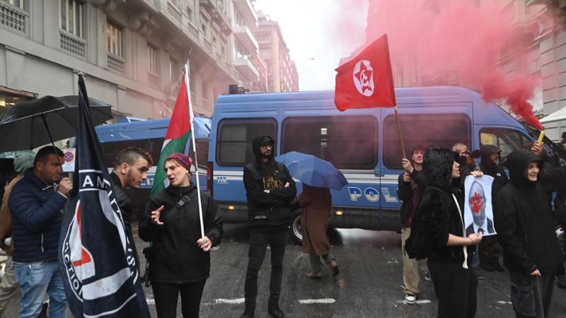 Scontri ai cortei, 60 perquisizioni in 23 città: nel mirino le chat che incitavano alla violenza