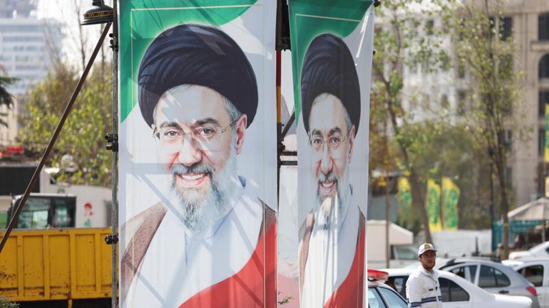 Guerra in Iran, la minaccia di Khamenei: “In caso di un raid Usa la risposta sarà senza limiti geografici”