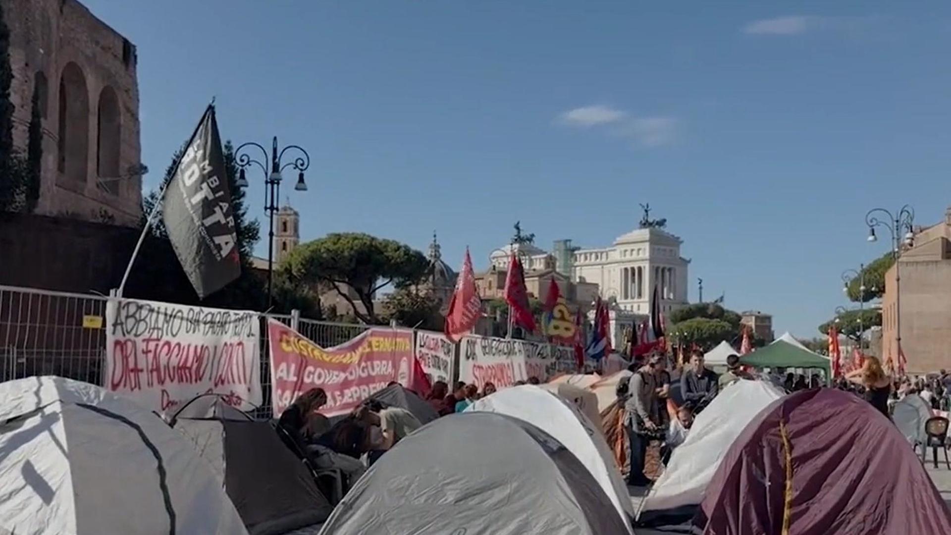 Protesto contra o custo de vida numa tenda no Coliseu: “Queremos respostas, a luta continua”