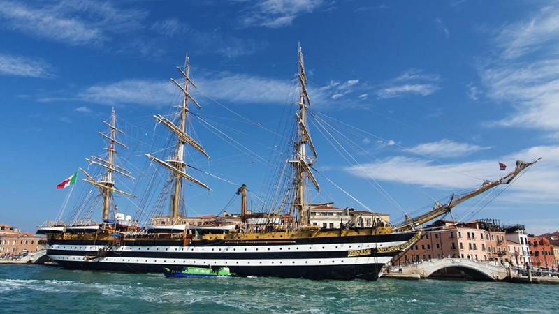 Torna a Venezia l’Amerigo Vespucci, la nave più bella del mondo. Ecco
