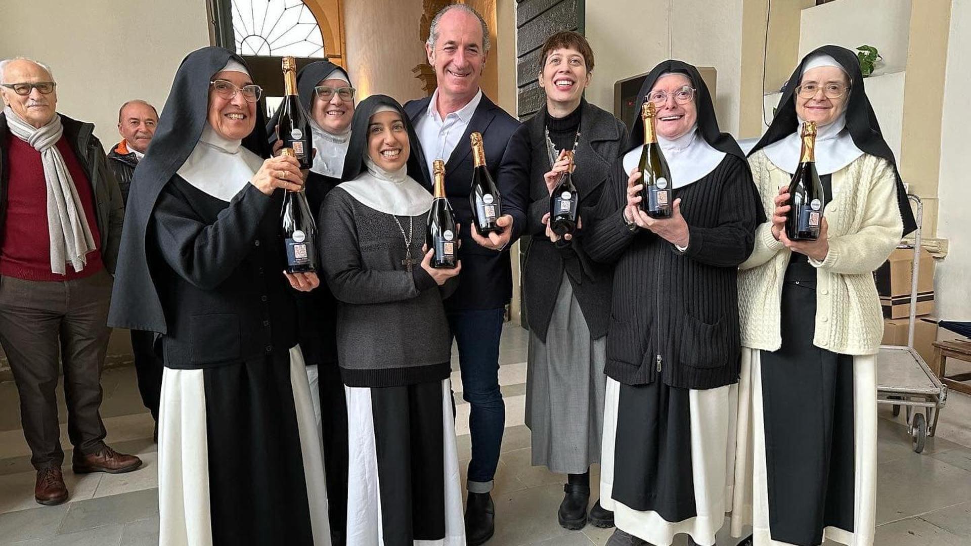 Zaia fa visita alle suore di clausura che producono Prosecco a Vittorio