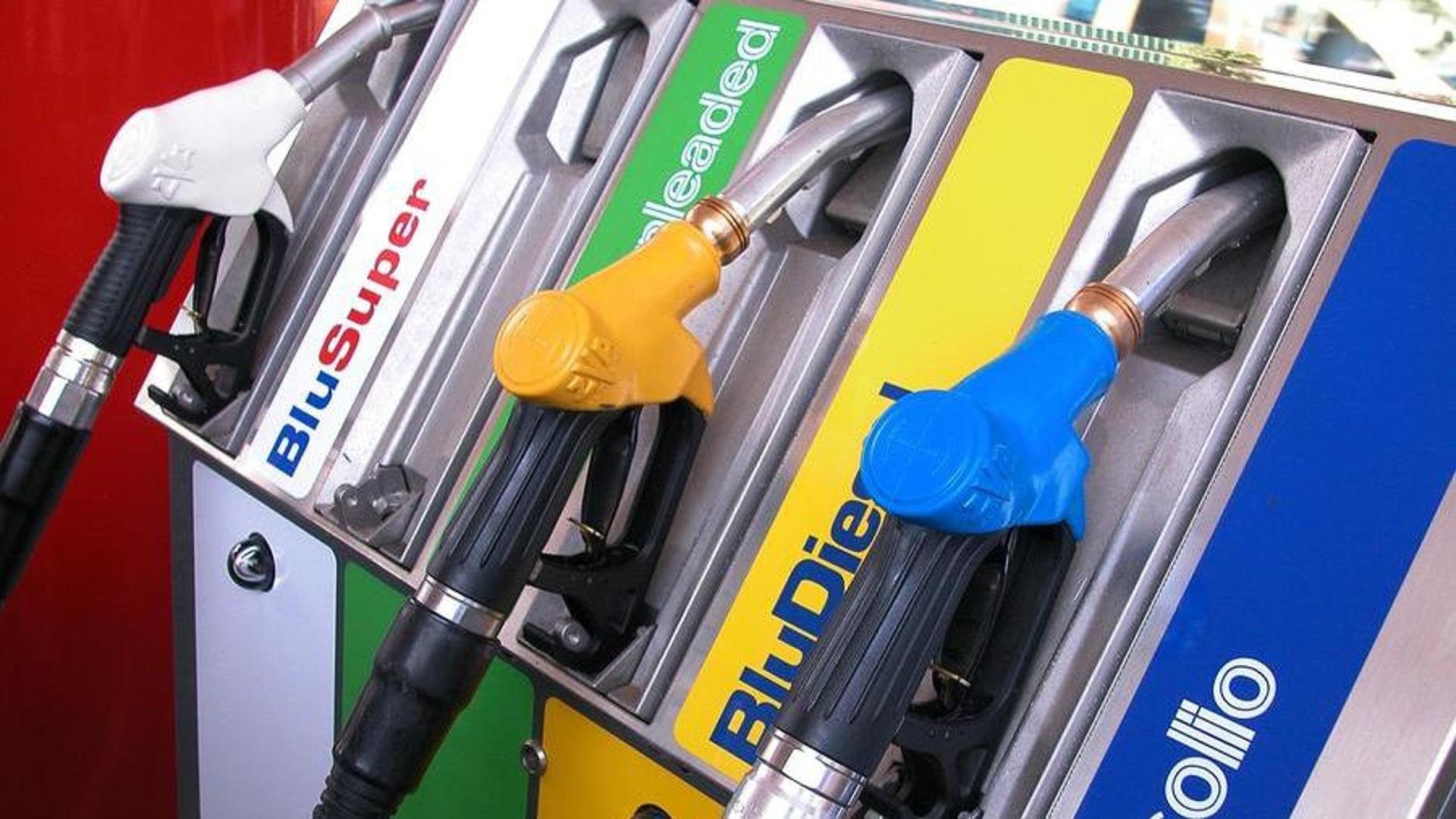 benzina-e-gasolio-costano-25-centesimi-in-meno-al-litro-ecco-tutte-le