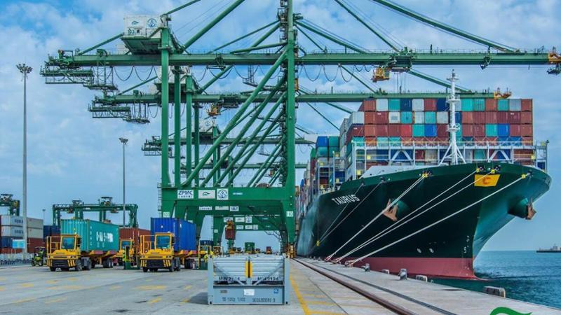SGP takes over management of King Abdulaziz Port container terminals ...